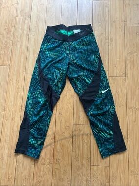 Nike Green & Black Capri Leggings